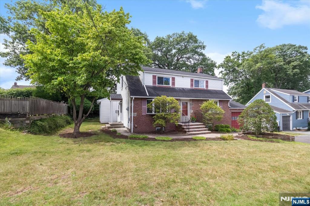 346 E Woodland Road - Photo 5