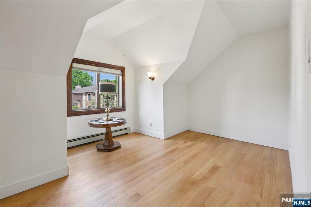 1060 Briar Way — photo 18