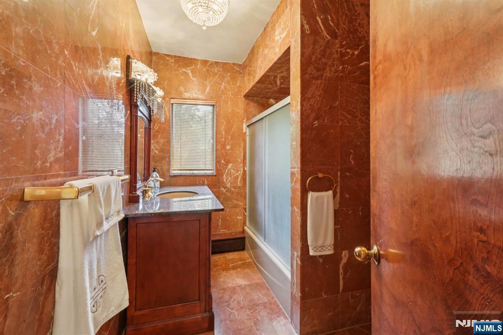 1060 Briar Way — photo 24