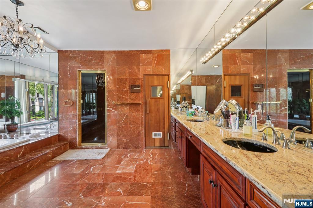 1060 Briar Way — photo 31