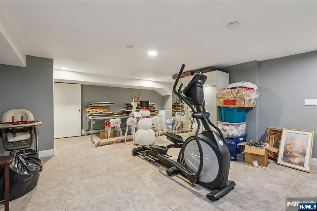 1060 Briar Way — photo 34
