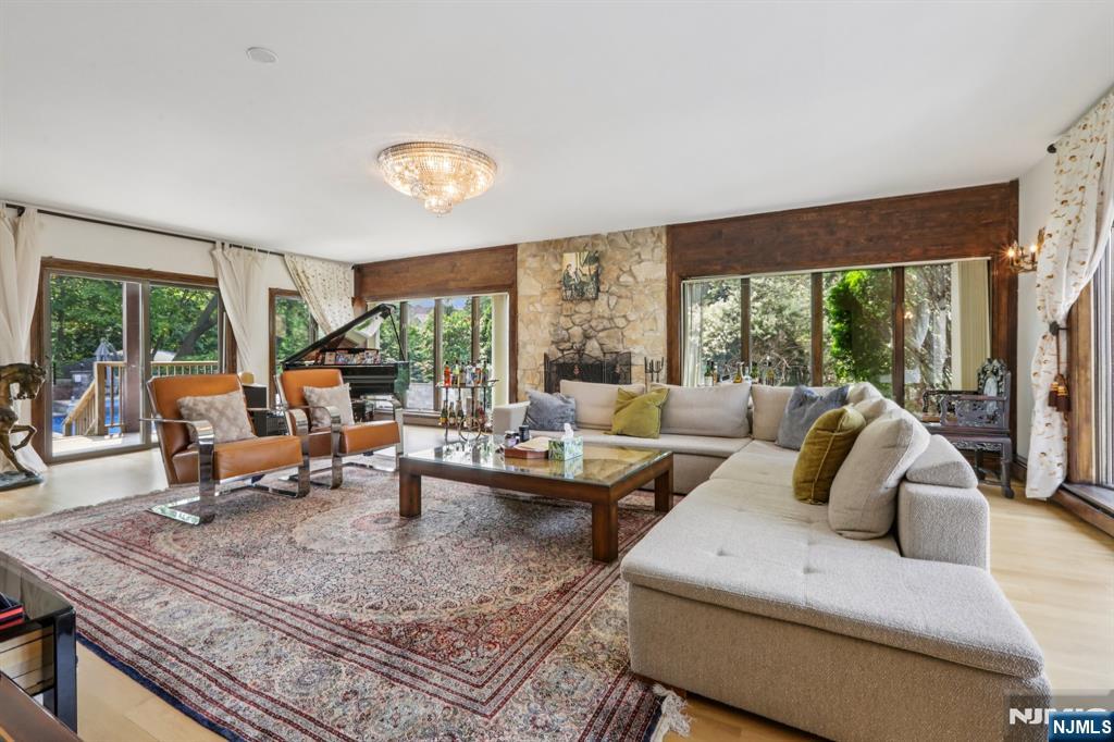 1060 Briar Way - Photo 5