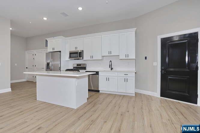 385 Passaic Avenue 3 - Photo 2