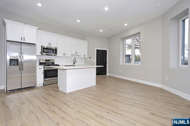 385 Passaic Avenue 3 - Photo 3