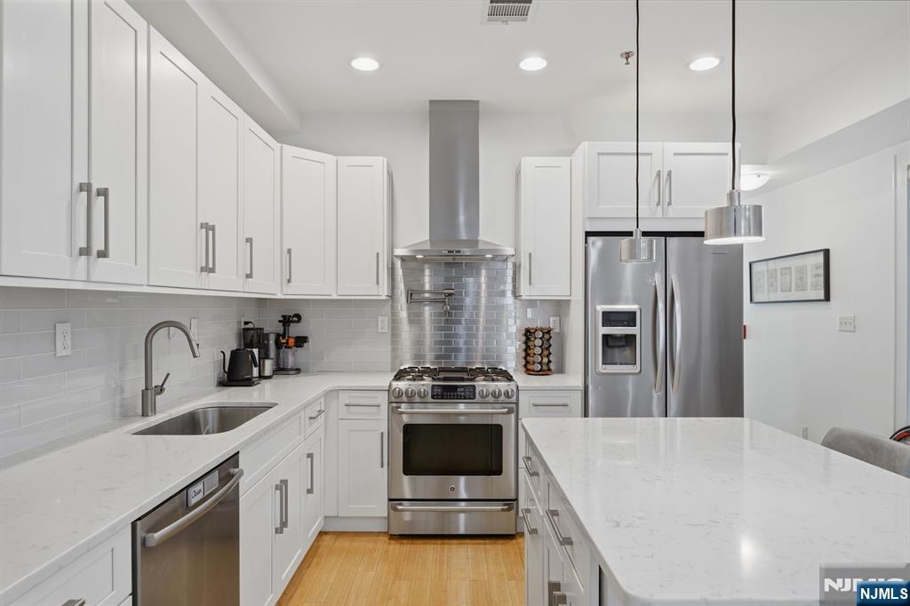 838 Park Avenue 2 - Photo 3