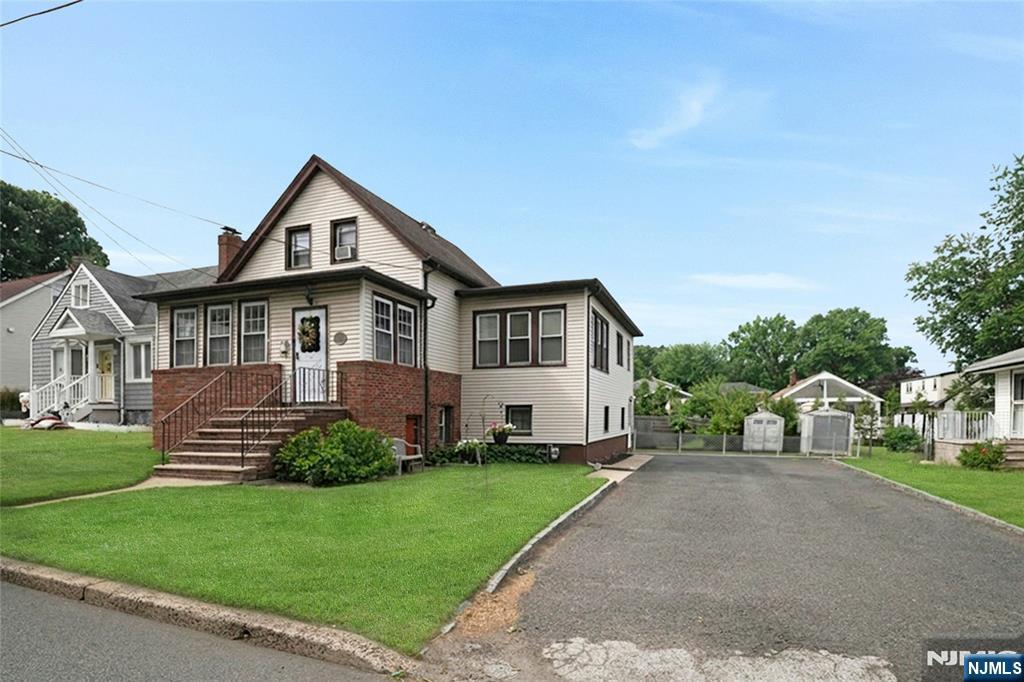 22 Passaic Ave, Hasbrouck Heights, NJ 07604