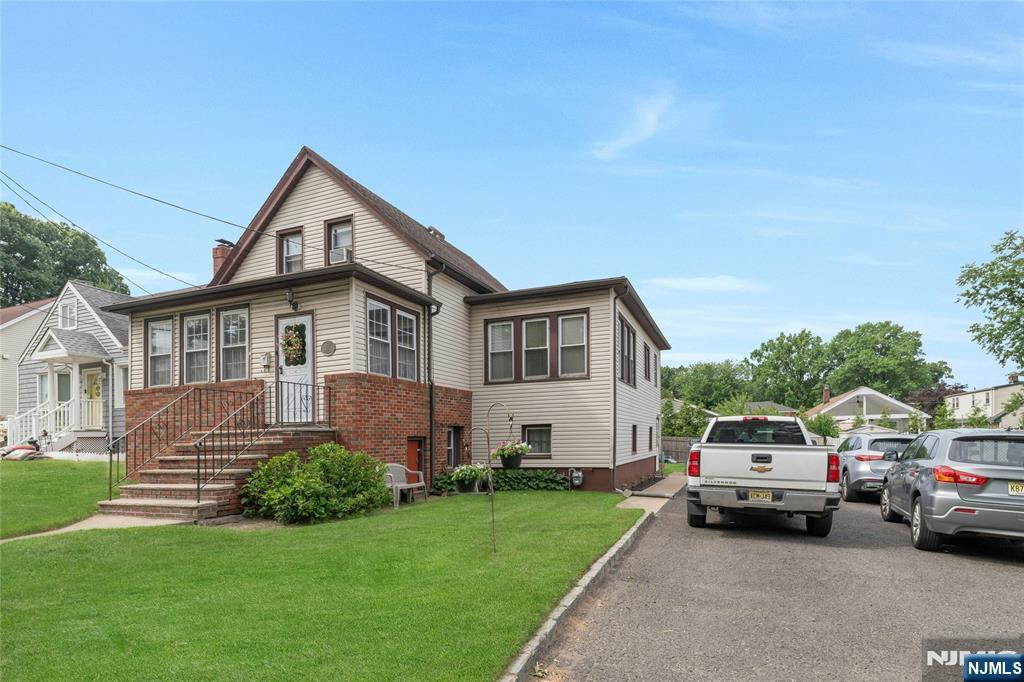 22 Passaic Ave, Hasbrouck Heights, NJ 07604