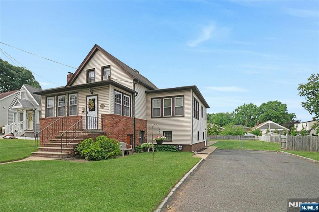 22 Passaic Ave, Hasbrouck Heights, NJ 07604