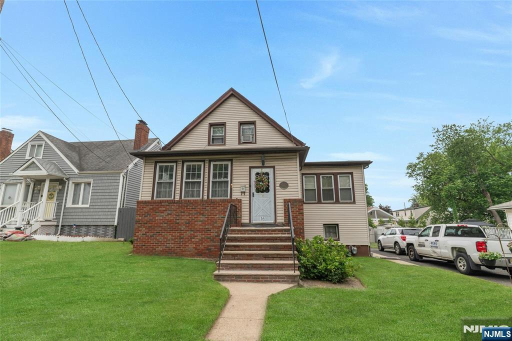 22 Passaic Ave, Hasbrouck Heights, NJ 07604
