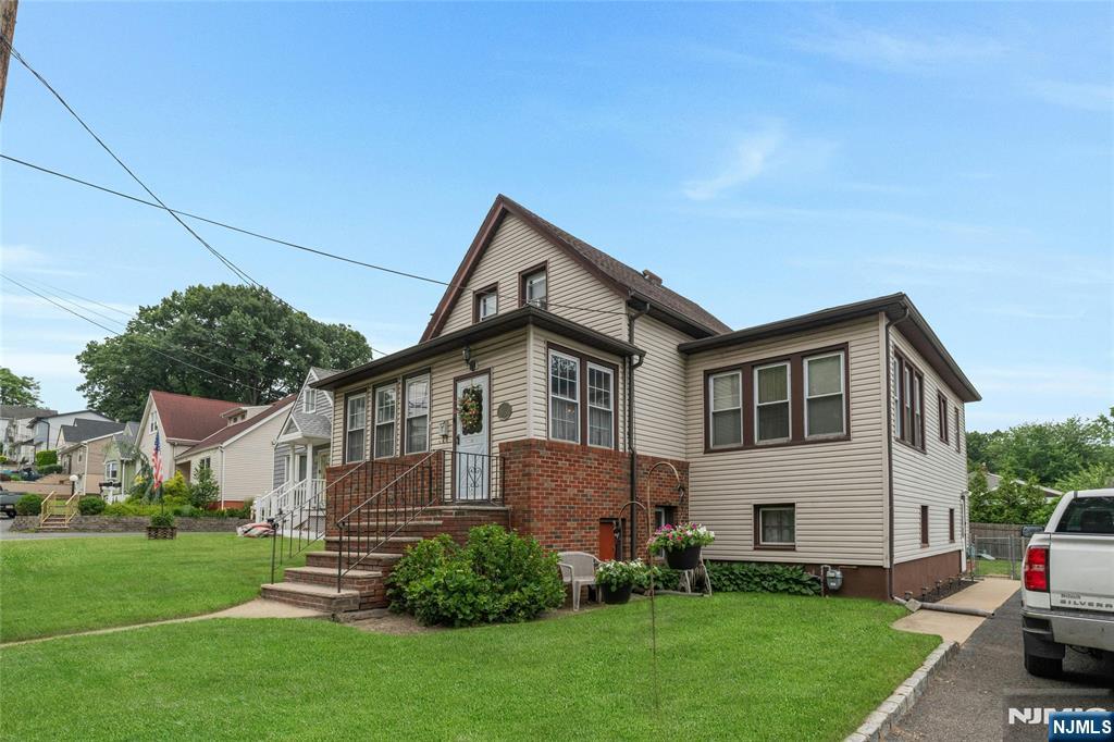 22 Passaic Ave, Hasbrouck Heights, NJ 07604