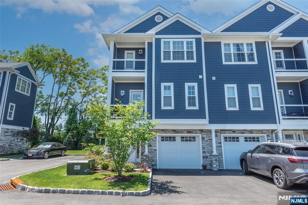 8 Deans Court - Photo 1