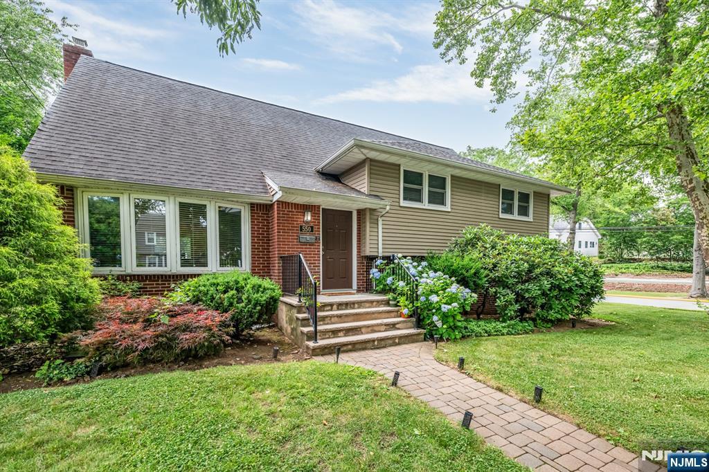 550 Englewood Ave, Teaneck, NJ 07666