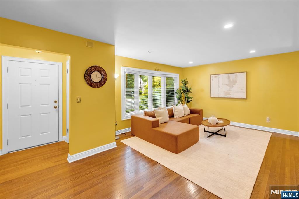 550 Englewood Ave, Teaneck, NJ 07666