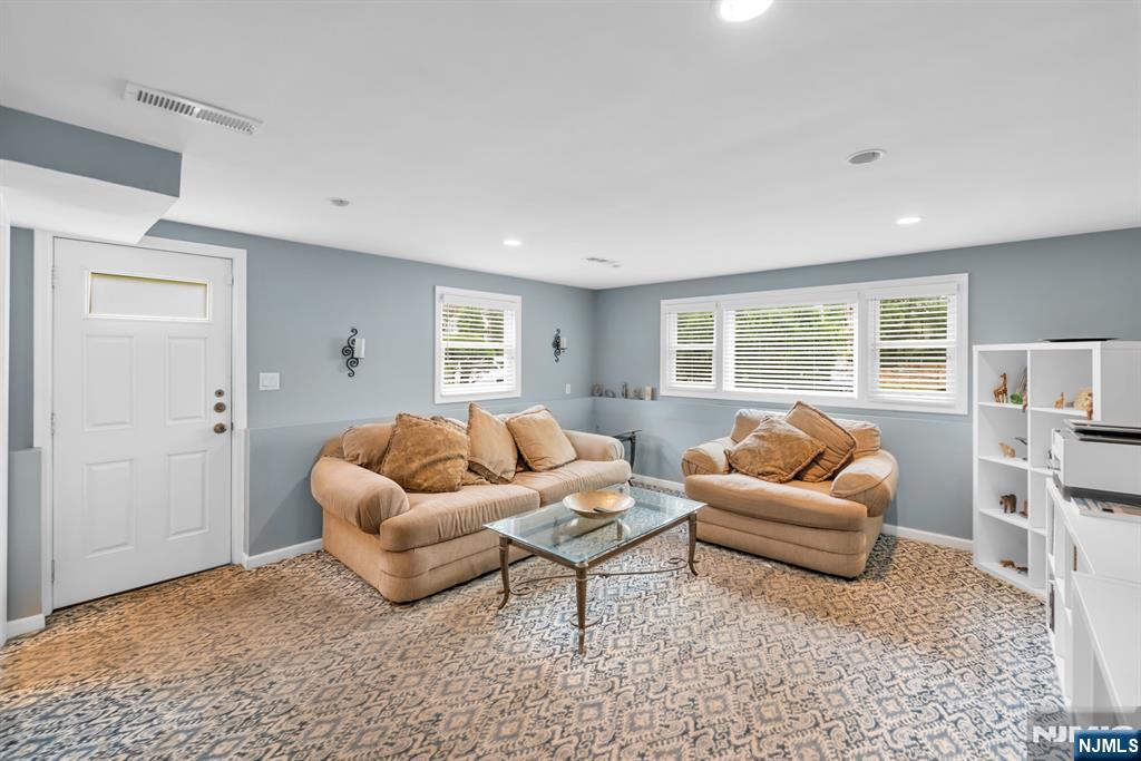 550 Englewood Avenue — photo 29
