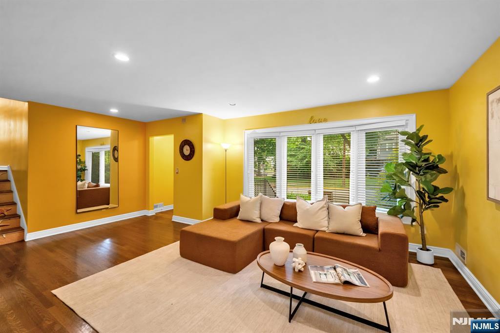 550 Englewood Ave, Teaneck, NJ 07666