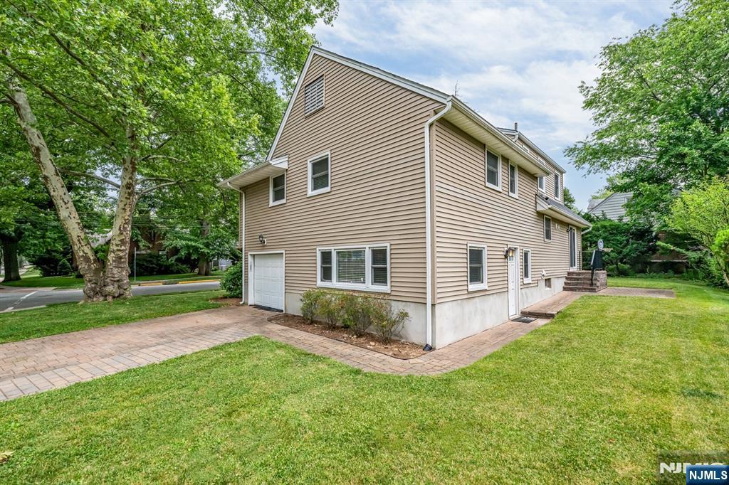 550 Englewood Ave, Teaneck, NJ 07666