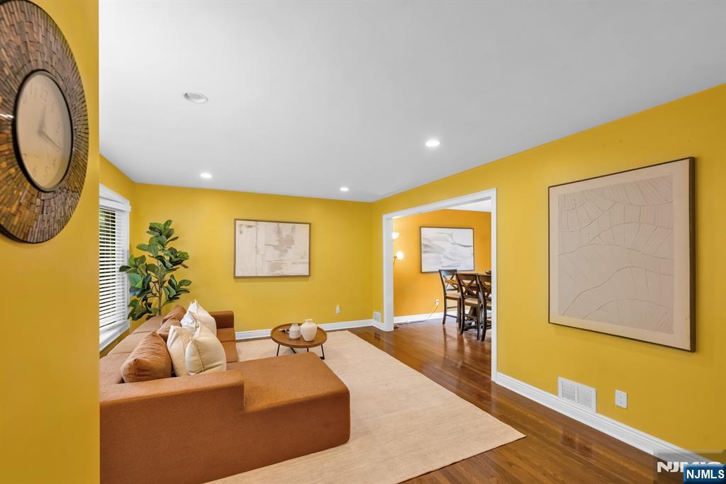 550 Englewood Ave, Teaneck, NJ 07666