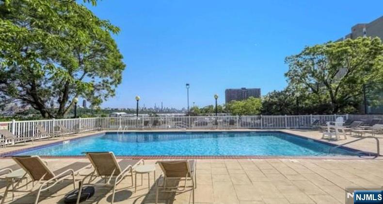 1077 River Road 606 - Photo 4