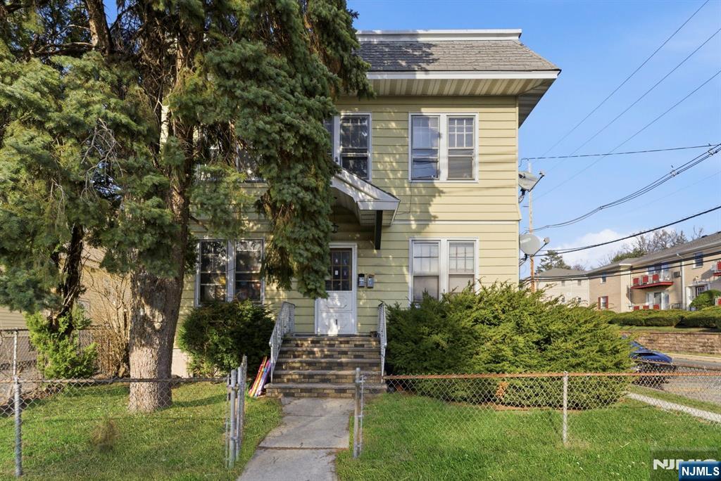 1 Bay Avenue - Photo 1