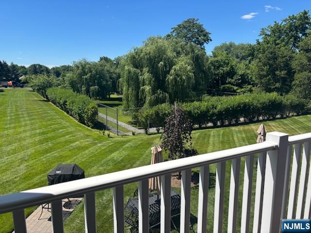 5 Tenakill Park E #205, Cresskill, NJ 07626