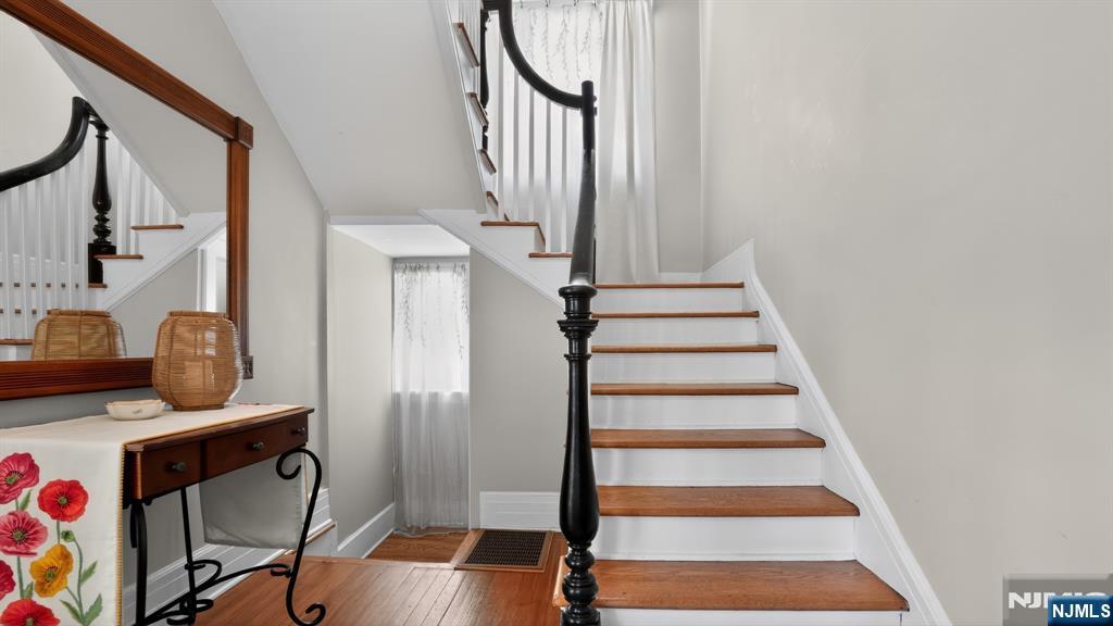 230 Satterthwaite Avenue — photo 11