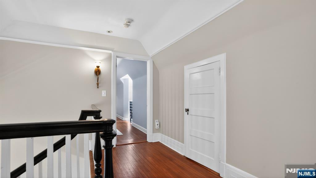 230 Satterthwaite Avenue — photo 28