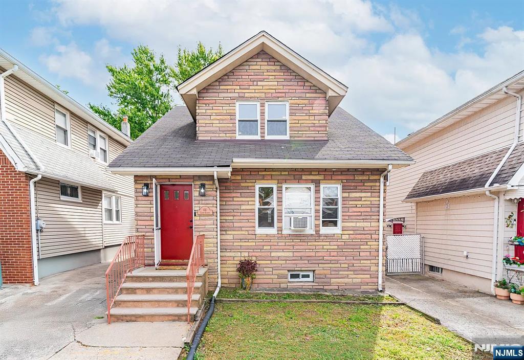 42 Grant Avenue - Photo 1