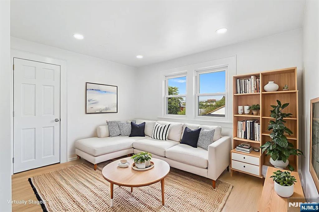 42 Grant Avenue - Photo 2