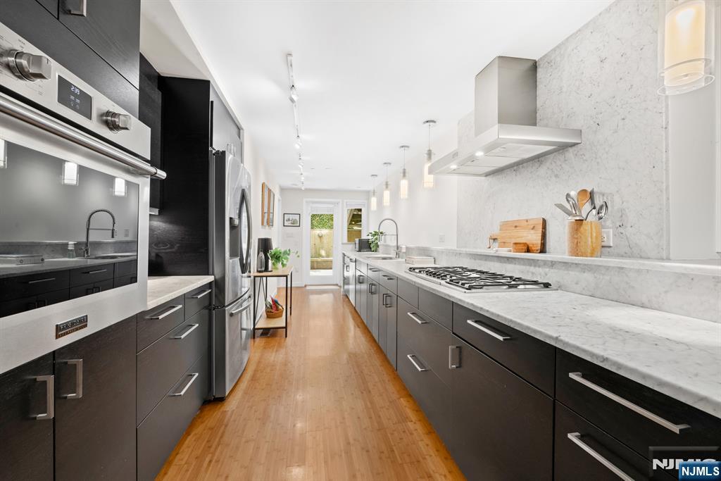 565 Jersey Avenue 1 - Photo 3