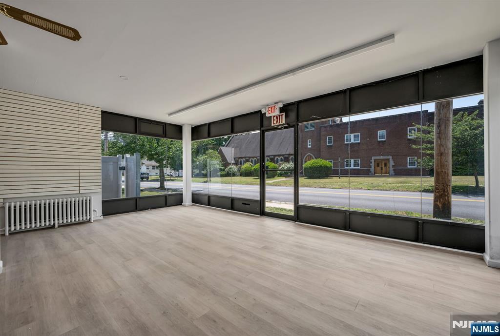 172 W Madison Avenue Storefront &amp; Ga - Photo 4