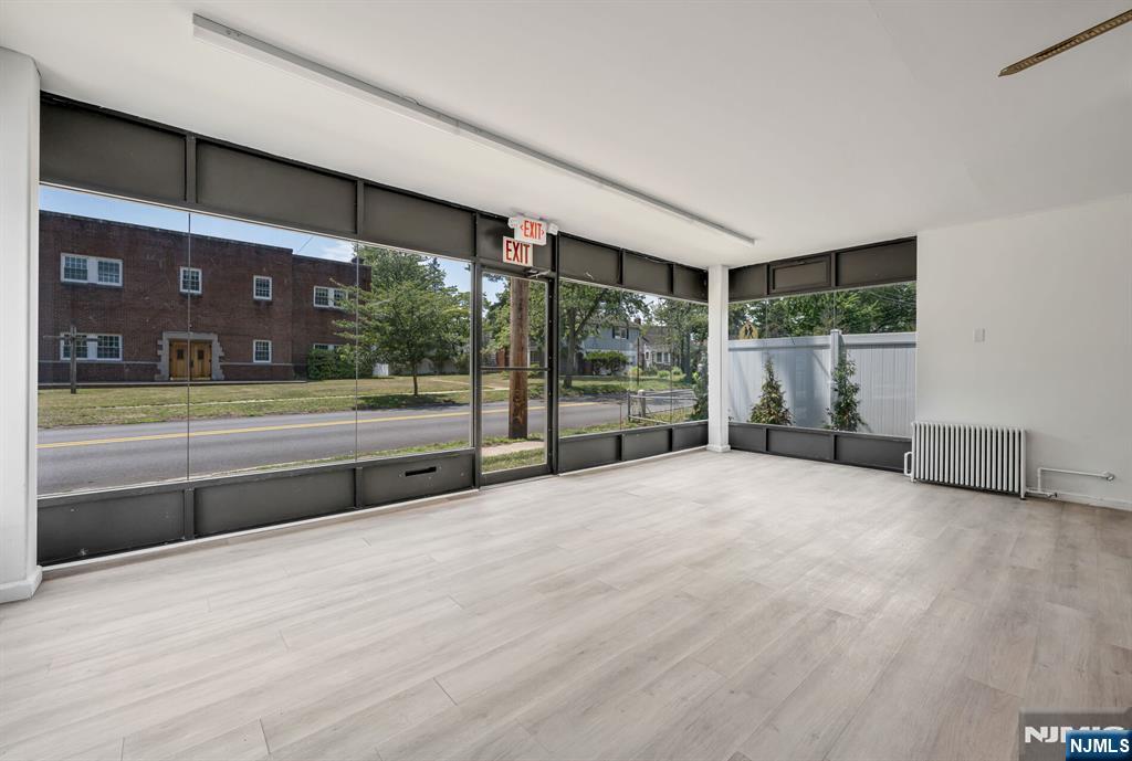 172 W Madison Avenue Storefront &amp; Ga - Photo 5