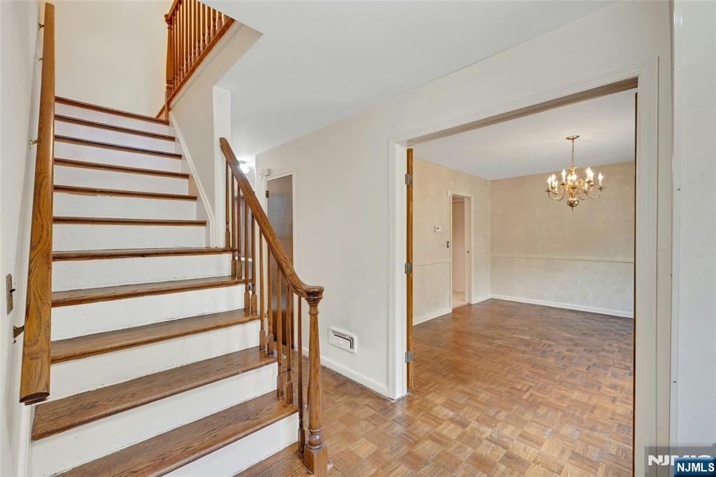 12 Glenwood Avenue — photo 8