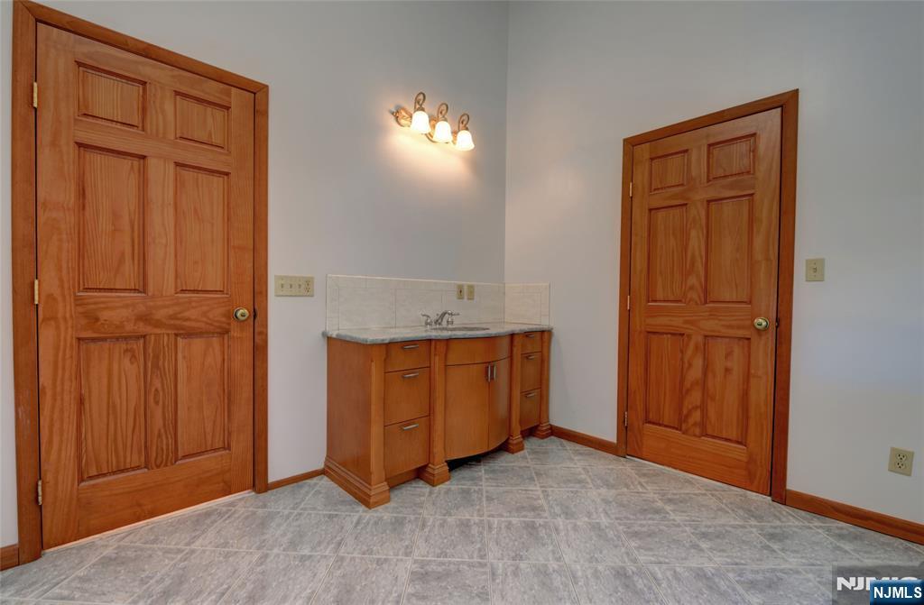 34 Knoll Road — photo 36