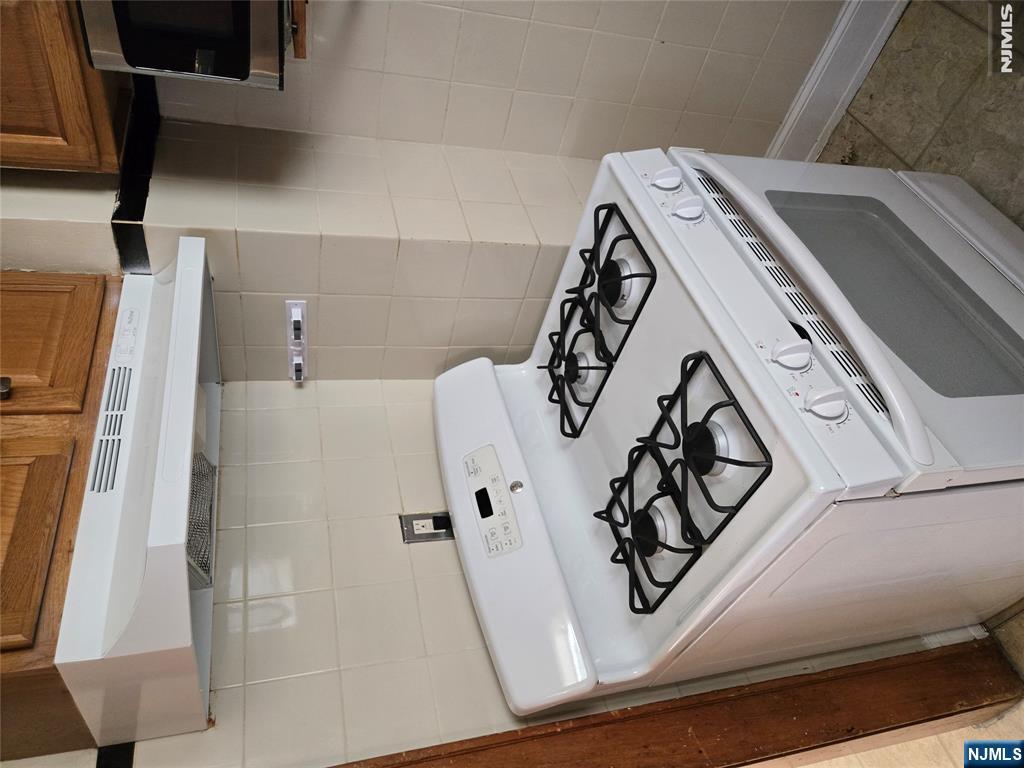 221 Hayward Place 1 - Photo 5