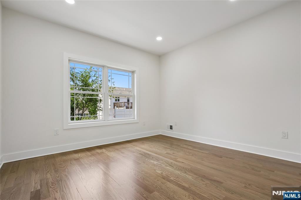 318 Halsey Road — photo 24