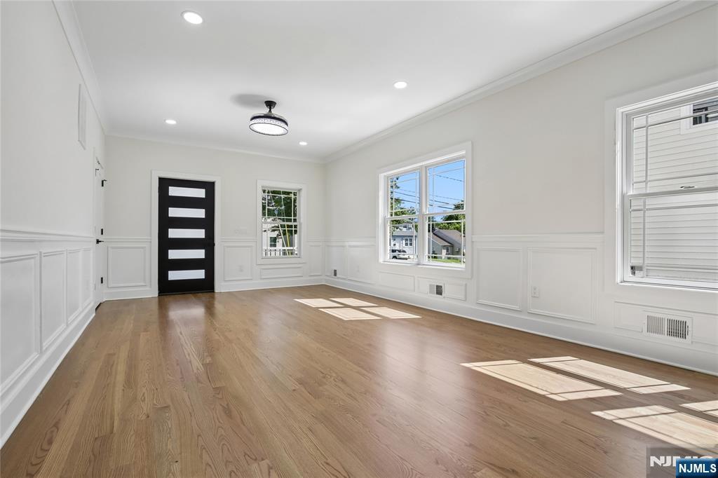 318 Halsey Road — photo 9