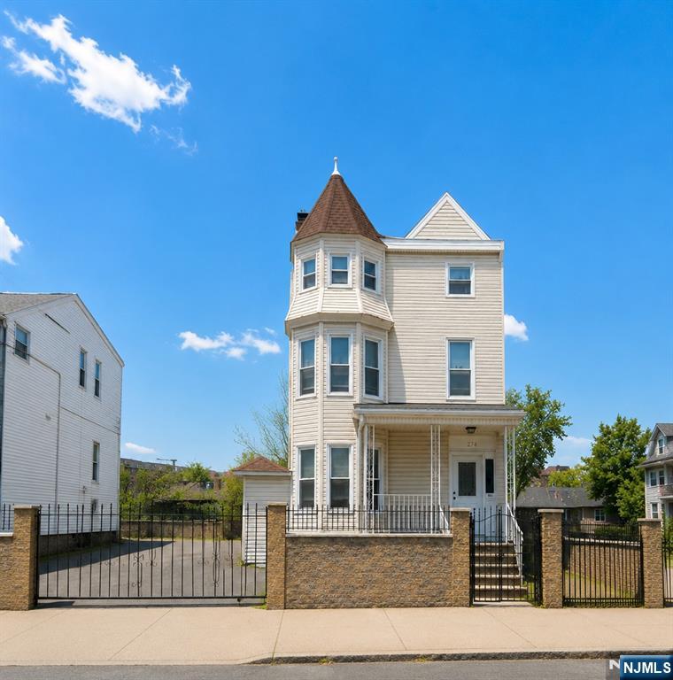 272-274 Parker Street - Photo 1