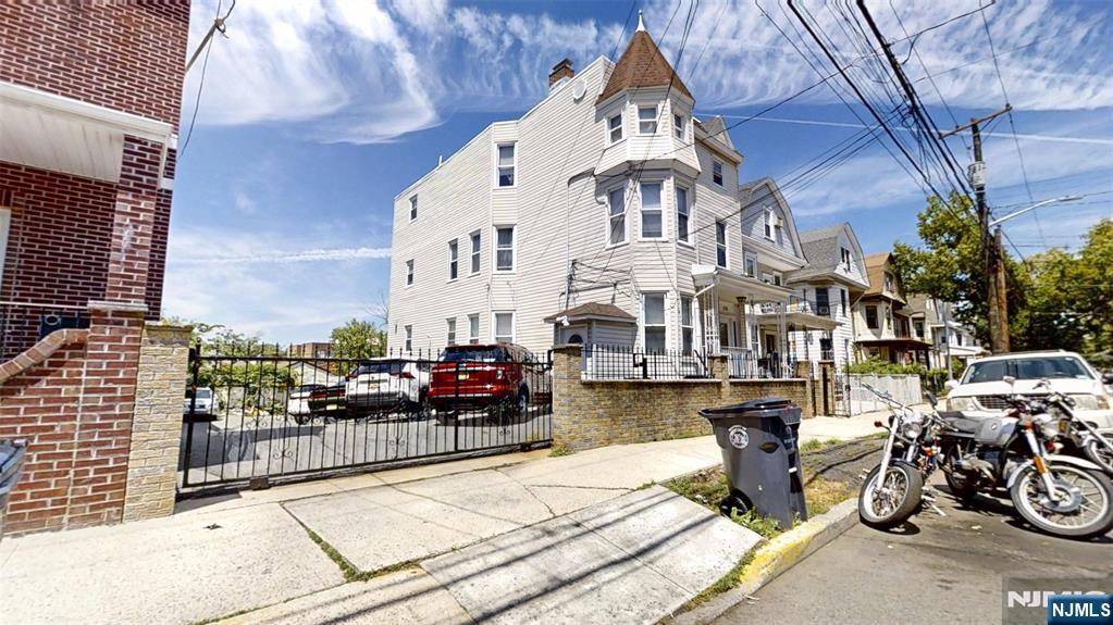 272-274 Parker Street - Photo 2
