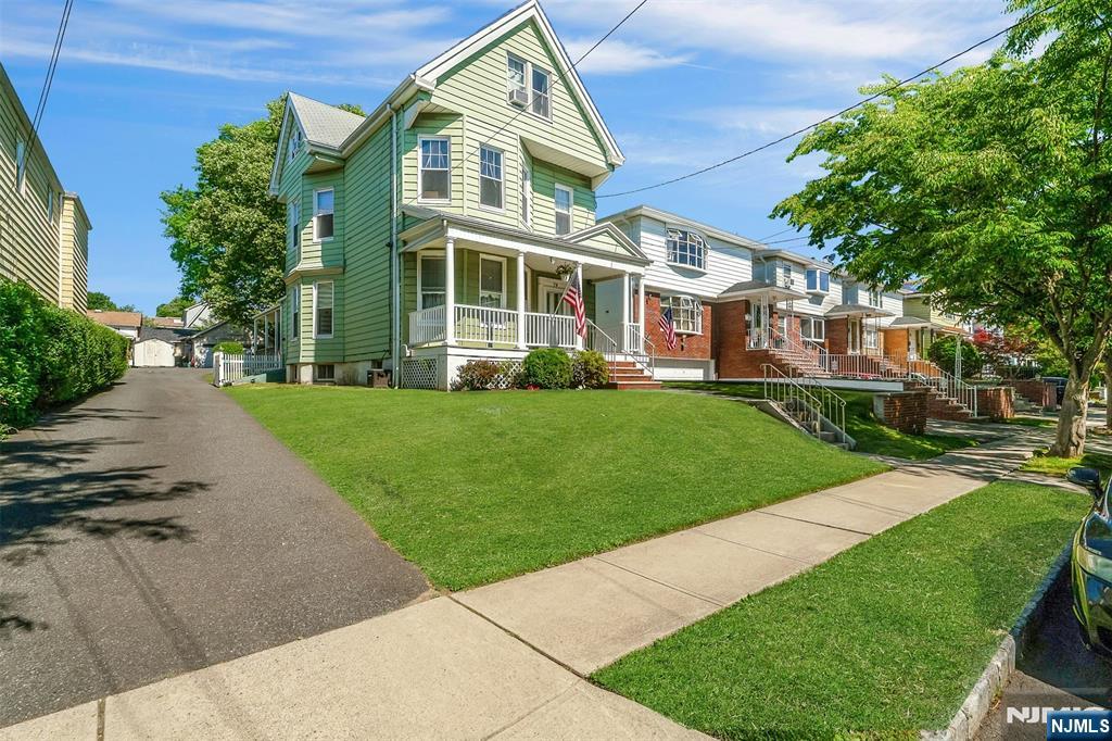 79 Dewitt Avenue - Photo 1