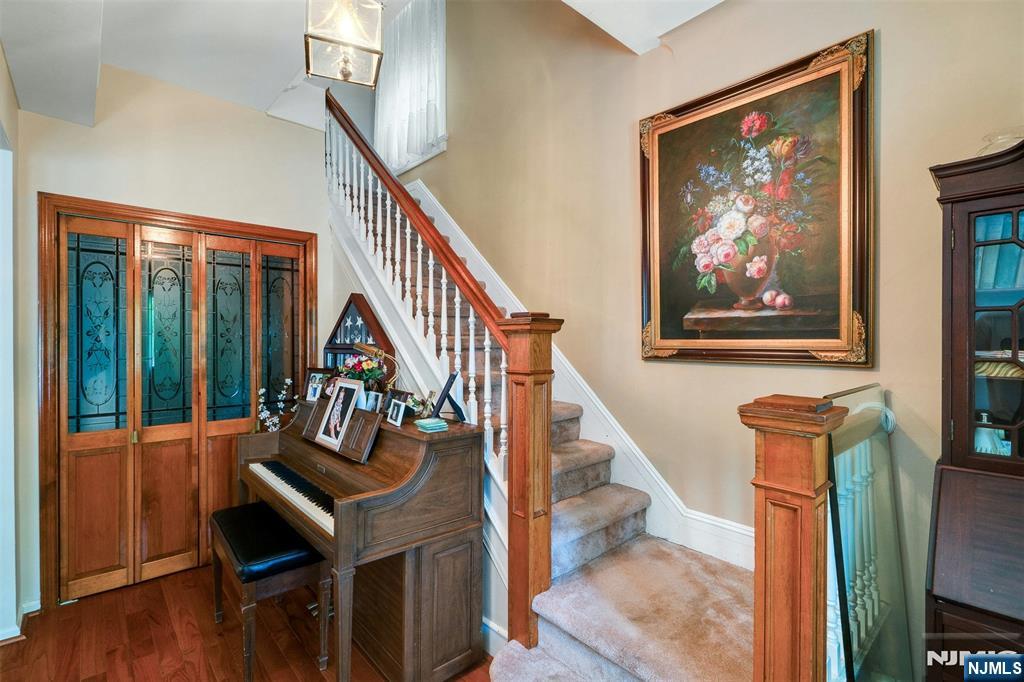 79 Dewitt Avenue - Photo 2