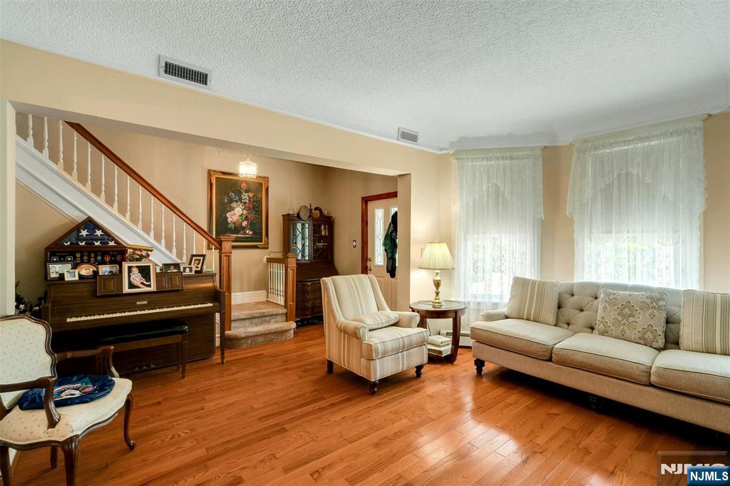 79 Dewitt Avenue - Photo 5