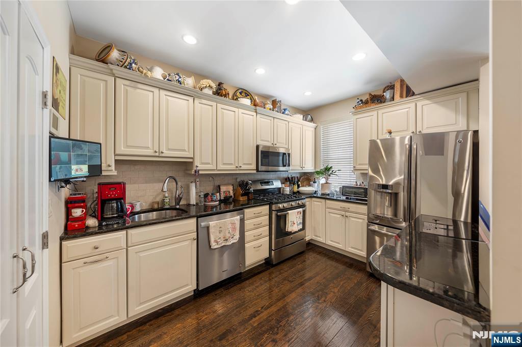 89 Anderson Avenue — photo 18