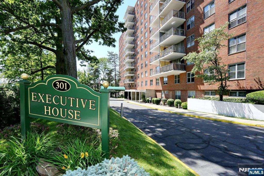 301 Beech Street 2H - Photo 1