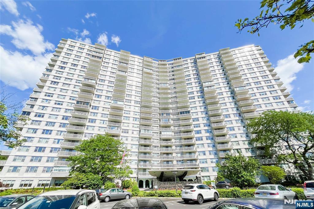 2100 Linwood Avenue 11T - Photo 1