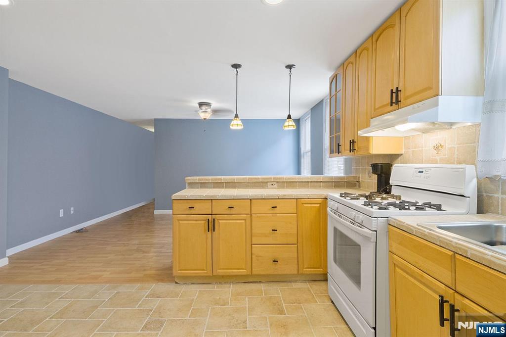 92 Windsor Street 1 - Photo 3