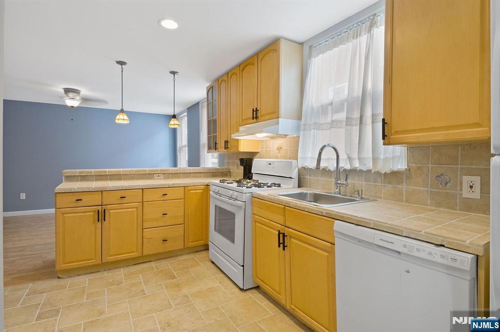 92 Windsor Street 1 - Photo 4