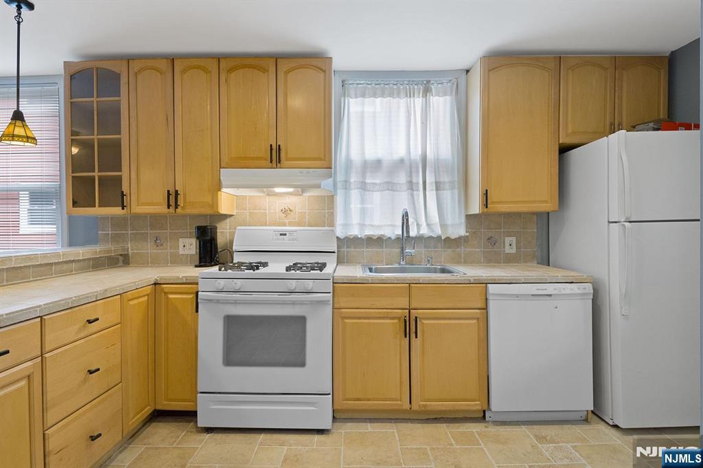 92 Windsor Street 1 - Photo 5