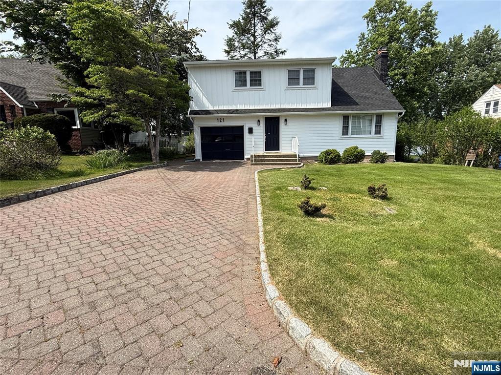 121 Newcomb - Photo 1