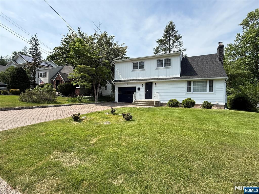 121 Newcomb - Photo 2