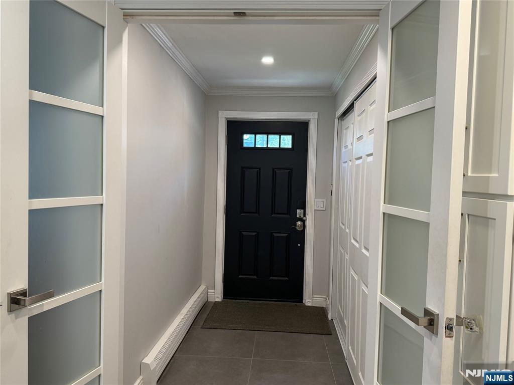 121 Newcomb - Photo 3